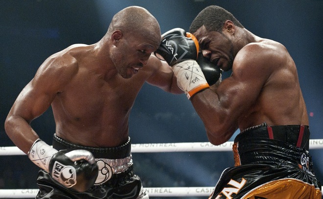 Bernard Hopkins trying to land a punch o