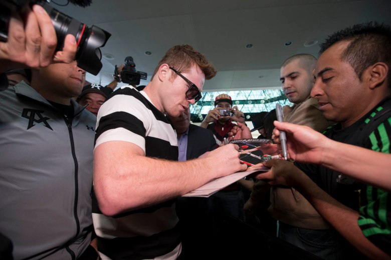 011_Canelo_with_fans