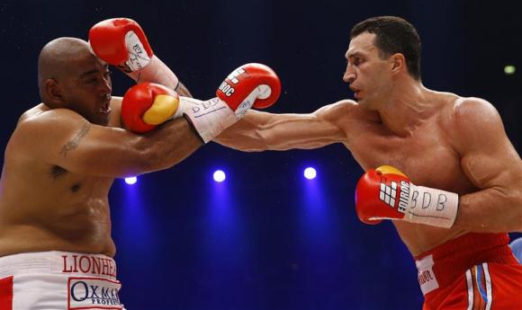 World heavyweight boxing champion Klitschko of Ukraine lands a punch to defeat Australian challenger Leapai during their WBO heavyweight title fight in Oberhausen