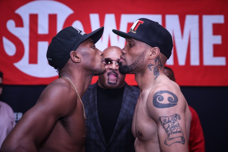 SMITH vs LARA - WEIGH IN-0989